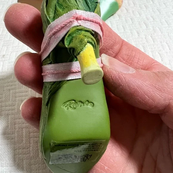 Vintage Just The Right Shoe Miniature Mini Shoes Set of 2 Collectibles - Picture 8 of 9